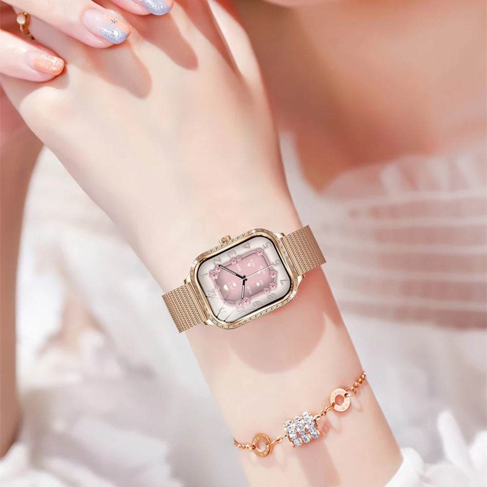 Ligne Cristalie dorée portée avec un bracelet bijou